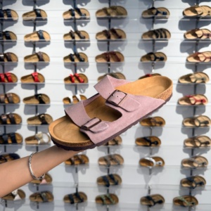 Sandalias de mujer al por mayor con dos tiras, parte superior de gamuza, suela de corcho, logotipo personalizado, sandalias de playa de verano para mujer, suministro a granel - Product Image 1