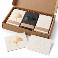 Impression personnalisée de cartes postales et de cartes de vœux avec dorure à chaud, vernis sélectif UV, gaufrage et débossage sur carton premium