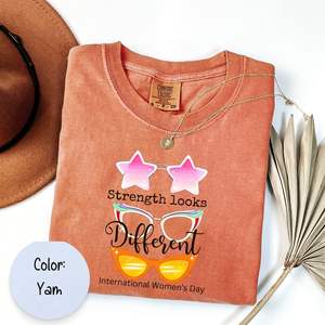 T-Shirt da Donna Comfort Colors, Manica Corta, Collo Tondo, 100% Cotone, Stampa per la Giornata Internazionale della Donna - Product Image 1