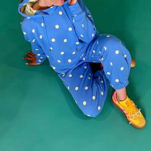 <span class=keywords><strong>Set</strong></span> Sportivo da <span class=keywords><strong>Donna</strong></span> Personalizzato con Logo, Blu e Crema a Pois, Felpa con Cappuccio e Pantaloni Casual, <span class=keywords><strong>Set</strong></span> 2 Pezzi, Produzione su Misura - Product Image 1