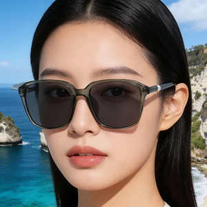 Ks-3933 แว่นกันแดดโพลาไรซ์ทรงสี่เหลี่ยมสำหรับผู้หญิงกรอบพลาสติกและโลหะป้องกันรังสียูวี 400 ประเภท 3 แว่นกันแดดสีดำ - Product Image 1