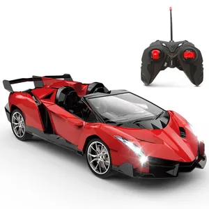 1:16 voiture de jouets de voiture télécommandée à quatre voies voiture de simulation avec lumière avec câble USB