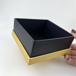 Presentazione reliquia sacra scrigno-cassa d'altare in legno artigianale con iconografia foglia d'oro - Product Image 4