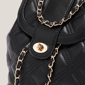 Sac à dos unisexe nouvelle collection avec chaîne losangée, en PU, doublure polyester coupe-vent, fermeture éclair, souple et imperméable - Product Image 4