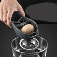 Nouvelle arrivée en acier inoxydable Egg Cracker Family Use Metal Egg Opener Tool