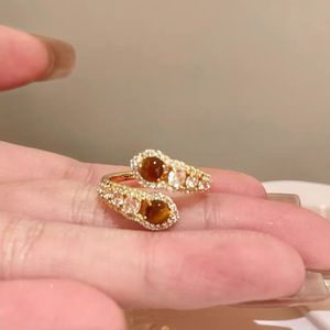 Anello Aperto Geometrico Retrò in Resina Marrone con Zirconia Cubica e Occhio di Tigre, Gioiello Estetico Vintage per Donne - Product Image 3