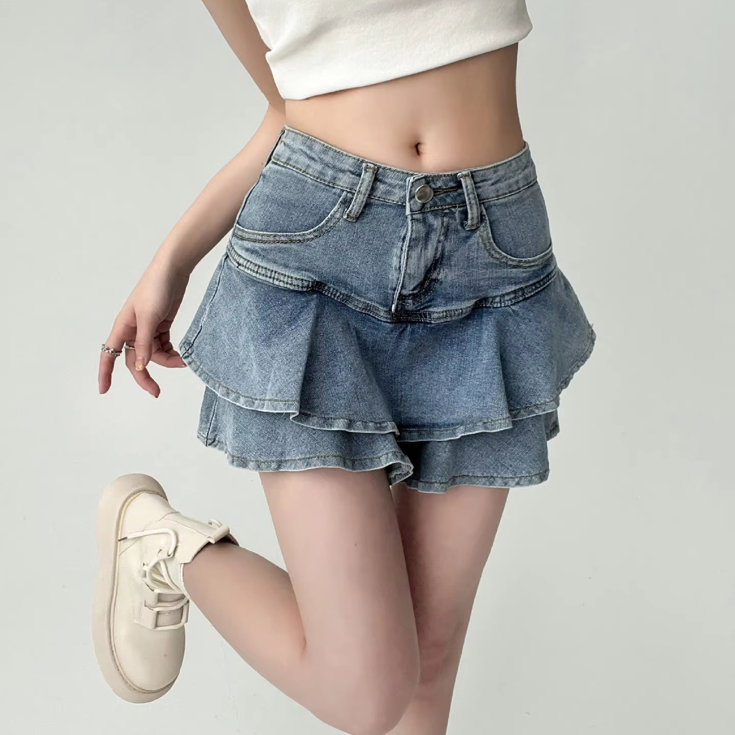 amazon mujeres con minifalda de mezclilla