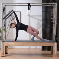 Lit de Pilates Cadillac en Chêne Massif - Table Trapèze Professionnelle avec Revêtement en Cuir Lavable et Ajustement Rapide pour la Rééducation en Studio