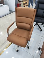 Chaise de bureau exécutive ergonomique moderne avec fonction pivotante et hauteur réglable, structure métallique, usage commercial