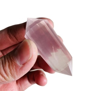 छोटे आकार हाथ नक्काशीदार प्राकृतिक तिब्बती गुलाब डबल समाप्त क्वार्ट्ज वोगेल कण हीलिंग की छड़ी - Product Image 1