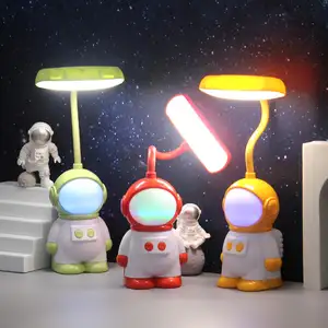 YIZHI sevimli karikatür astronot yaratıcı masa gece lambası AbS Mini çocuklar Eyecare okuma çalışması Led masa lambası