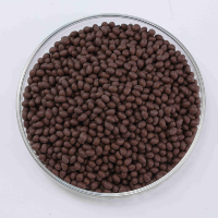 Colle forte à grain de bois foncé pour pastilles de colle thermofusible marron assorties – Ligne de production de meubles sur mesure pour toute la maison