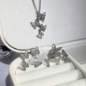 Collana con Ciondolo a Quattro Farfalle in Stile Coreano per Donne, Set di Gioielli Chic per la Clavicola - Product Image 2