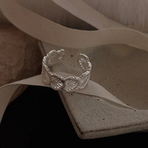 Bague florale en argent pur S925 avec motif de feuille de ventilateur de flocon de neige, douce et élégante avec un luxe médiéval et une sensation dorée - Product Image 3