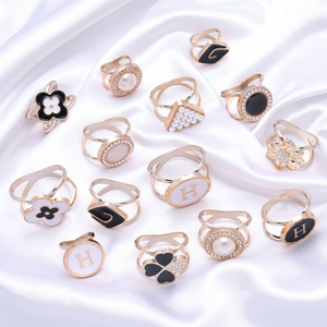 Hongdae Onni Haute Qualité Petite Écharpe Anneau Titulaire avec Cubic Gem et Chaîne Perle Bijoux Écharpe Broche Accessoire - Product Image 1