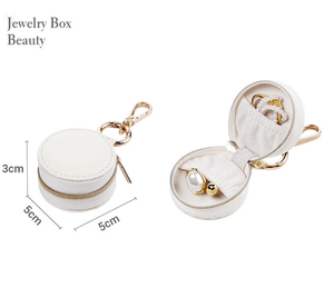 Mini Joyero Portátil de Cuero para Aretes, Anillos y Colgantes - Estuche Simple con Llavero para Guardar en Viajes - Product Image 6