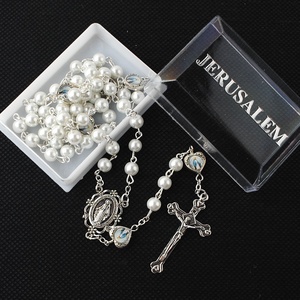 Rosario della Terra Santa con Perle da 6 mm e Perline Metalliche a Forma di Cuore, in Scatola Rettangolare di Plastica con Stampa Gerusalemme - Product Image 3
