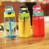 Botella de agua de plástico para niños, botella portátil duradera ecológica de 480ml para deportes al aire libre