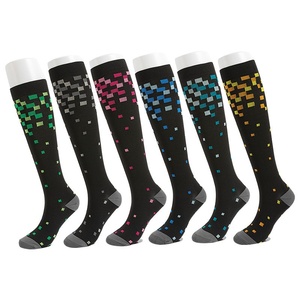 Calcetines de compresión de ciclismo antideslizantes Unisex de gran venta, medias largas altas, patrón de impresión mezclable gratis para Jóvenes para la temporada de otoño - Product Image 4