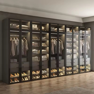 Armoires Walk-in Modernes de Luxe avec Cadre Doré, Portes en Verre Marron et Caisson en Bois, Idéales pour Hôpitaux, Gain de Place, Autoportantes - Product Image 1