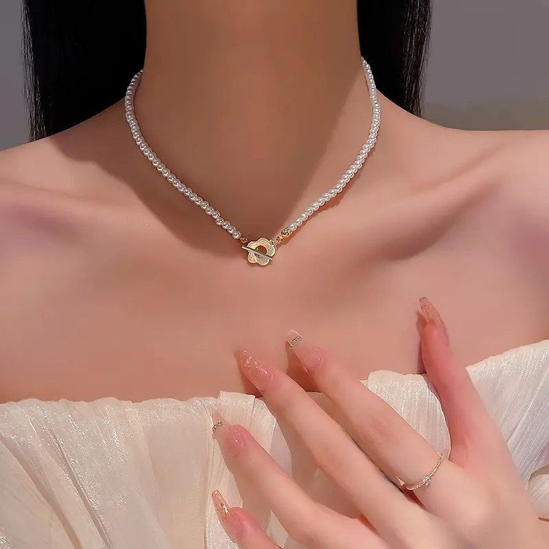 Mode haut de gamme Design collier de perles femmes coréen Ins fleur bijoux en gros