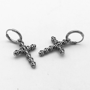Pendientes de aro con forma de calavera y cruz de yunnique, joyería de moda unisex de estilo punk de acero de titanio - Product Image 2