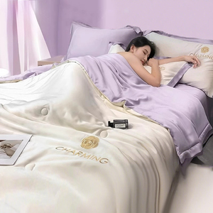 Coperta di raffreddamento estiva lavabile in lavatrice trapunta nuda in seta fredda 'ghiaccio' per trapunta decorativa per il sonno e il condizionatore d'aria - Product Image 1