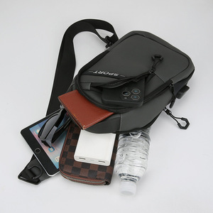 กระเป๋าคาดหน้าอกสำหรับผู้ชาย ความจุขนาดใหญ่ วัสดุเคลือบผิว กระเป๋าสะพายข้างสำหรับเดินทางกลางแจ้ง พร้อมพอร์ต USB สีเทา สีดำ สีน้ำเงินเข้ม - Product Image 5