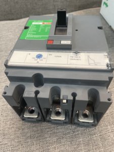 Interruptor Automático Enclavado EasyPact CVS160F (Interruptor de Aire) - Product Image 2