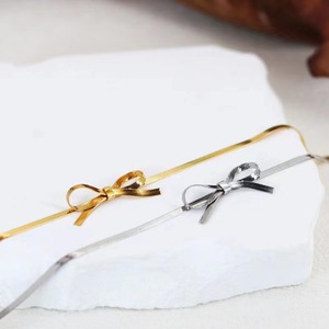 Collana a Croce Impermeabile Trendy in Acciaio Inossidabile Placcato Oro 18K con Catena a Serpente e <span class=keywords><strong>Nodo</strong></span> a Fiocco per Donna, Ideale per Matrimoni e Feste - Product Image 4