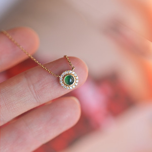 Collier pendentif en or avec pierre de jade sertie dans un cadre, chaîne serpent classique, unisexe, à porter au quotidien - Product Image 1