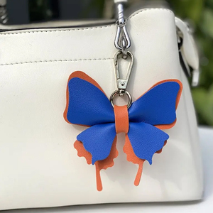 Lindo colgante de mariposa varios colores PU cuero mariposa llavero bolsa encanto accesorio bolso colgantes monedero cartera encantos - Product Image 2