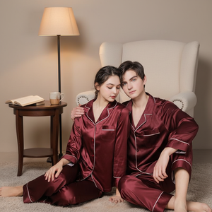 Pijamas <span class=keywords><strong>de</strong></span> Seda Satinada Personalizadas, Pijamas <span class=keywords><strong>de</strong></span> Lujo <span class=keywords><strong>de</strong></span> Manga Larga para Parejas - Product Image 1