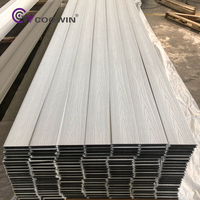 Nouvelle terrasse en bois composite imperméable à l'eau en bois et en plastique Surface en grain de bois brossée