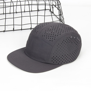 Cappello da Corsa e Calcio Personalizzato a 5 Pannelli, Leggero e Morbido, Impermeabile, in Poliestere con Perforazioni Laser, Visiera da Escursionismo - Product Image 5