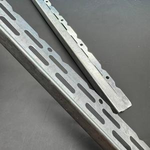 Renforce les bords des plaques <span class=keywords><strong>de</strong></span> plâtre avec une <span class=keywords><strong>bride</strong></span> perforée fixée encastrée au niveau du face <span class=keywords><strong>de</strong></span> la plaque. - Product Image 4