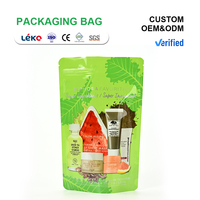 Sachet Doypack en plastique vert vif, résistant à l'humidité, pour emballage de kits d'échantillons de soins de la peau, imprimé en héliogravure, impression personnalisée, à déchirure facile, vente en gros