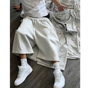 Shorts de sport amples et épais pour hommes, en tissu molletonné 100 % coton, coupe 3/4, personnalisables par le fabricant - Product Image 1