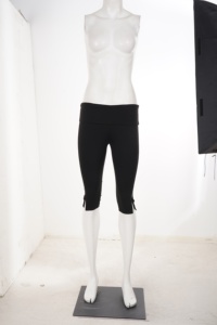 Shorts capri noirs à rayures latérales pour femmes, pantalon slim à taille basse et ourlet fendu, bas décontractés style streetwear Y2K - Product Image 2