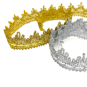 TROYA KT 3cm, Adorno de Encaje con Lentejuelas Bordadas, Hecho a Mano, Ecológico, 100% Poliéster, Diseño Geométrico Dorado y Plateado Erkoumi - Product Image 1