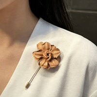 Broche en cuir pleine fleur véritable faite à la main, motif rose 3D en forme de cœur - Objet d'art de collection pour vêtements, mariage chinois