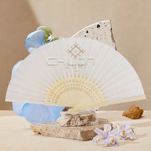 Éventail à main pliant chinois vintage artisanat en bambou noir avec technique peinte d'art populaire pour la danse, le mariage ou les faveurs de fête - Product Image 2