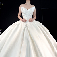 Robe de mariée princesse en satin avec appliques, coupe trapèze, ivoire, luxueuse et bouffante, avec gants – Grande Vente