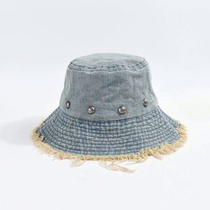 Nouvelle Collection Printemps-Été 2025 – Chapeau Bob en Jean Tendance pour Femme avec Bord Effiloché et Rivets Élégants, Idéal pour la Protection Solaire en Extérieur - Product Image 4