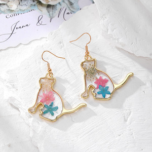 Sitting Cat Shape Gold Frame Resin Dangle <b>Earrings</b> Pressed Dried Flower Floral Drop <b>Hook</b> <b>Earrings</b> Women Cute Botanical Jewelry - Product Image 2