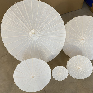 Parasol en papier huilé personnalisé, blanc, pour mariage, avec manche en bois, style chinois, pour fête - Product Image 6