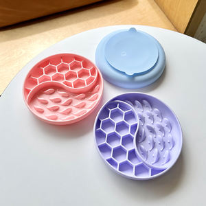 Juguete multifunción para perros con logo de pez de color personalizado, plato de enriquecimiento para perros y gatos, comedero lento redondo para perros con forma de pez - Product Image 4