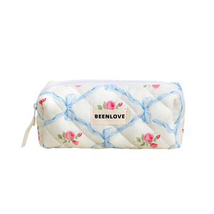 Recyclable en gros marque privée logo personnalisé grand <span class=keywords><strong>voyage</strong></span> femmes mignon doux gonflé matelassé cosmétique trousse de maquillage - Product Image 4