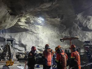 Foreuse hydraulique de surface de 28 m XQZ130 d'occasion pour l'exploitation minière avec PLC, boîte de vitesses, roulement, pompe à engrenages, moteur - Product Image 2