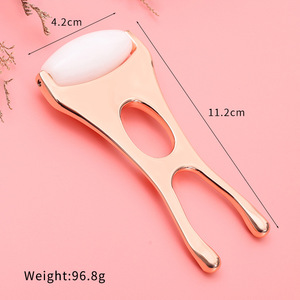 Offre Spéciale : Rouleau de massage en quartz rose et outil de soin du visage en métal pour le nez et le lifting – Outils de beauté pour raffermir la peau et la soigner - Product Image 2